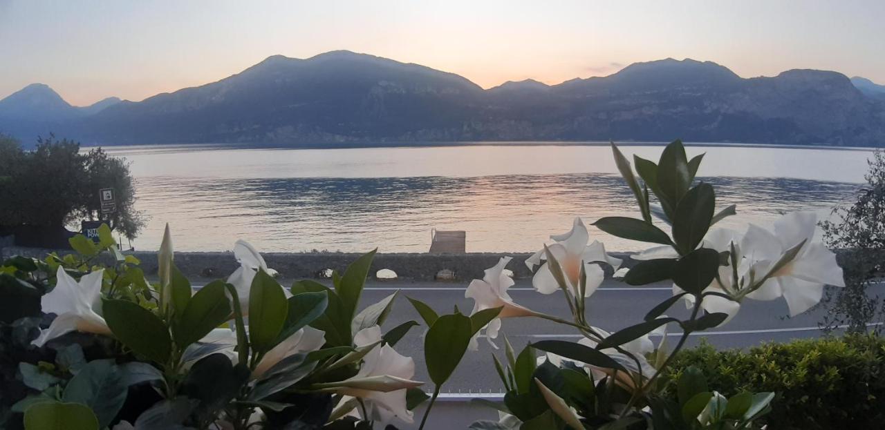 Villa Sul Lago Con Pontile Privato A Brenzone Sul Garda - Unique And Exclusive Екстер'єр фото