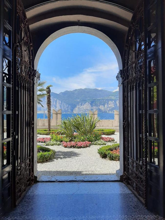 Villa Sul Lago Con Pontile Privato A Brenzone Sul Garda - Unique And Exclusive Екстер'єр фото